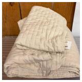 Queen-Size Polyester Quilt by Franktex, Inc.