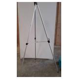 Aluminum Tripod with Adjustable Legs