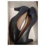 Navy Leather Upper Pumps by GW, Made in China 9w