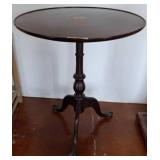 Pedestal Accent Table with Inlaid Top, 24x28