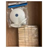 Retractable Clothesline With Clothespins