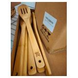 Ceramic Utensil Holder with Bamboo Utensils
