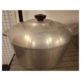 Magnalite Classic Aluminum 5-Qt Dutch Oven