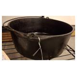 Cast Iron Dutch Oven with Bail Handle