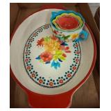 The Pioneer Woman Bakeware and Measuring Cups