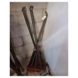 Rigid pipe stand with vise