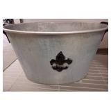 Galvanized Steel Oval Tub with Fleur-de-Lis Design