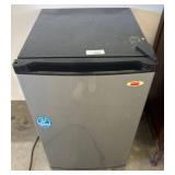 Dayton Compact Refrigerator, Two Wire Shelves