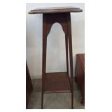 Wood Plant Stand with Scalloped Top