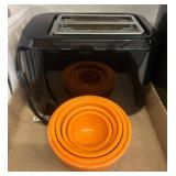Black+Decker Toaster and Nested Measuring Cups
