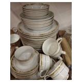 Signature Collection Queen Anne Dinnerware