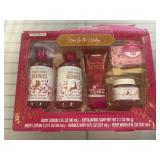 Holiday-Themed Spa Gift Set: Sugar Berries Scent
