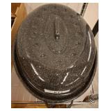 Speckled Enamel Roasting Pan With Lid and Rack