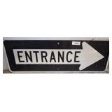 Metal ï¿½Entranceï¿½ Sign with Right Arrow