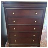Wooden Chest of Drawers with Five Pullout Drawers