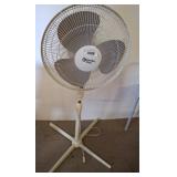 Comfort Zone White Pedestal Fan, Electric