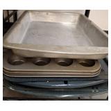 Metal Baking and Roasting Pans