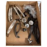 Cabinet Pulls and Knobs in Mixed Finishes