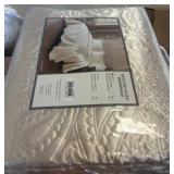 Quilted Satin Bedspread with Two Pillow Shams