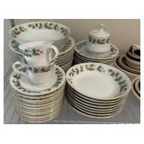 China Dzarl Fine China Dinnerware Set