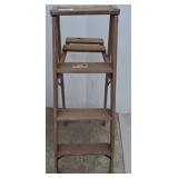 Louisville Wooden Step Ladder, Model L-1311-04S