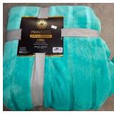 Hotel Signature Collection King Blanket