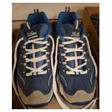 Skechers D