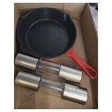 Zakarian by Dash Cast Iron Skillet with Grin