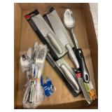 Cutlery Set with Knives and Utensils