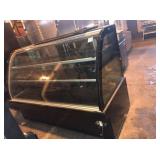 KINCO SELF CONTAINED CURVED GLASS DELI CASE