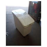 CAMBRO INGREDIENT BIN