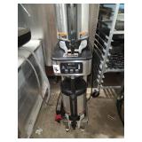 BUNN COFFEE MAKER WITH EXTRA AIRPOT