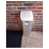 PLASTIC BINS 6 QT
