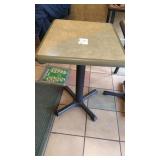 TABLE 24" X 24"