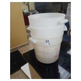 12 QT ROUND PLASTIC BINS