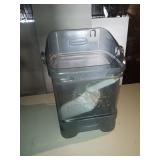 RUBBERMAID ICE BIN & SCOOP