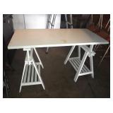 TABLES WITH 2 ADJUSTABLE HEIGHT HORSE BASES