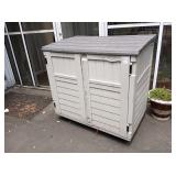 SUNCAST STORAGE BIN - NO CONTENTS