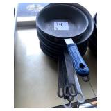 ASSORTED SIZE FRYING PANS