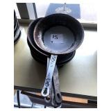 ASSORTED SIZE FRYING PANS