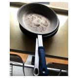 ASSORTED SIZE FRYING PANS