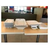 LOT PLASTIC PLATTERS