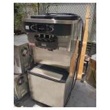 TAYLOR 2 FLAVOR & TWIST SOFT SERVE FRO-YO MACHINE