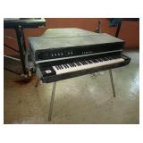YAMAHA KEYBOARD WITH BUILT IN AMP