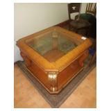 TABLE WITH GLASS TOP