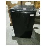 MAGIC CHEF REFRIGERATOR MCBR445B1