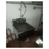 1 COMPARTMENT SINK WITH SPRAY 27" X 27"