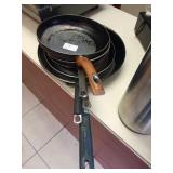 ASSORTED SIZE FRY PANS
