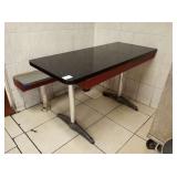 SET TABLE & BENCH - TABLE 50" X 22"