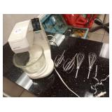 BLACK & DECKER ELECTRIC MIXER